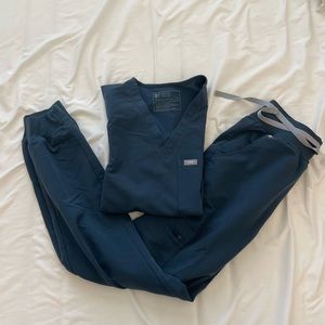 Figs Dark Harbor scrub set